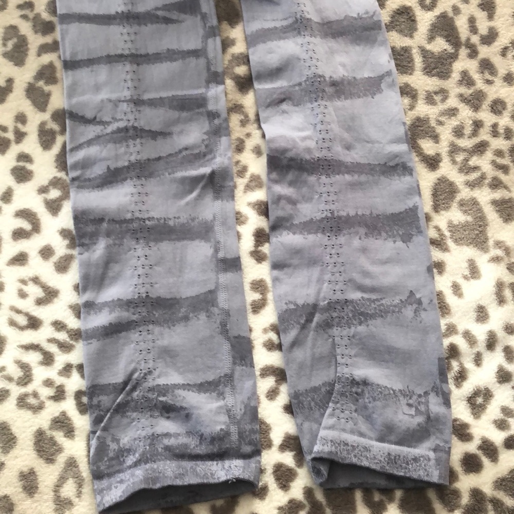 Free People Movement Good Karma High Rise Waist Leggings Gray Print Size XS/S - Picture 9 of 17
